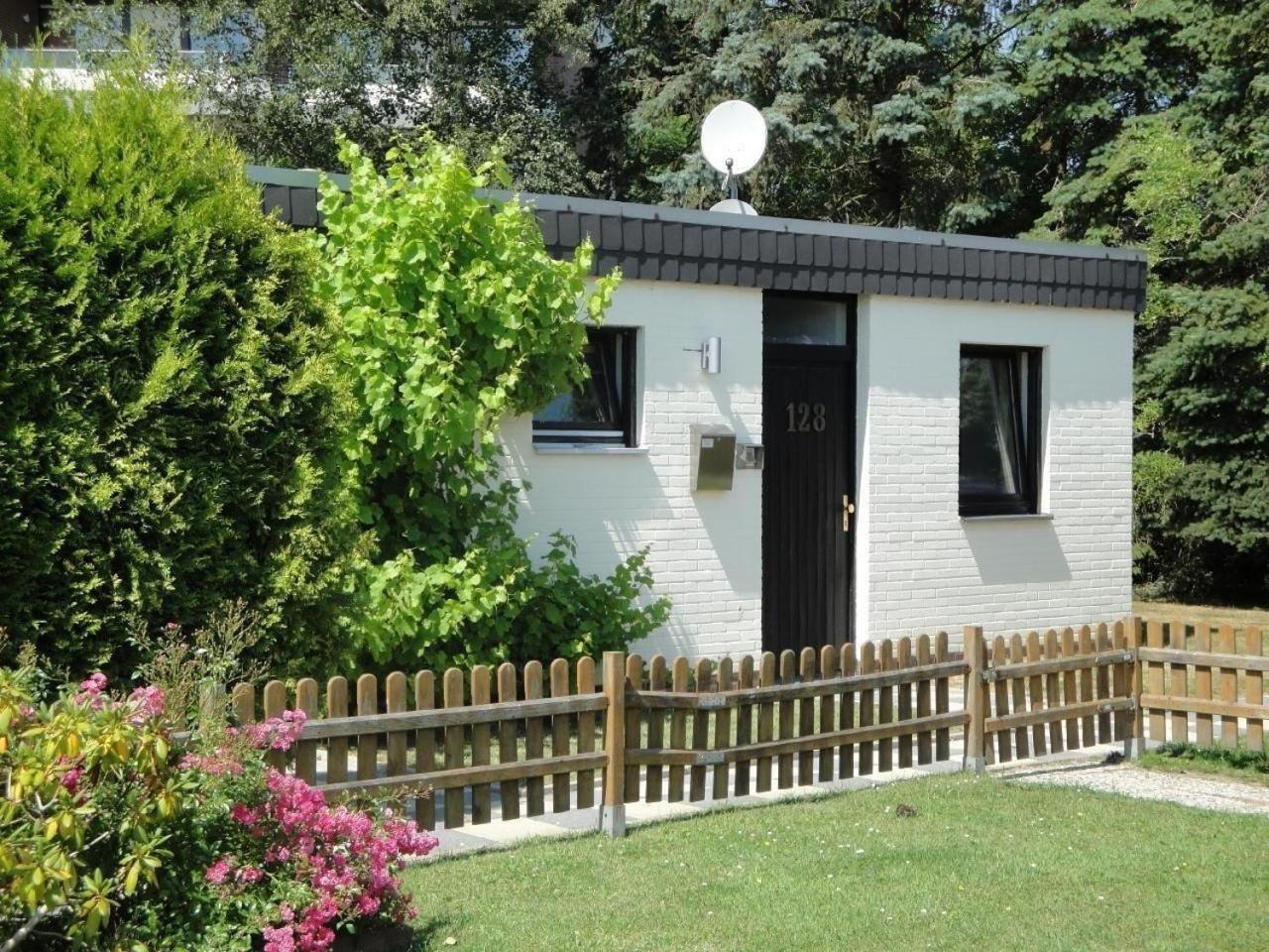 Schoenes Ferienhaus In Tossens Mit Schoenem Garten Butjadingen Exterior photo